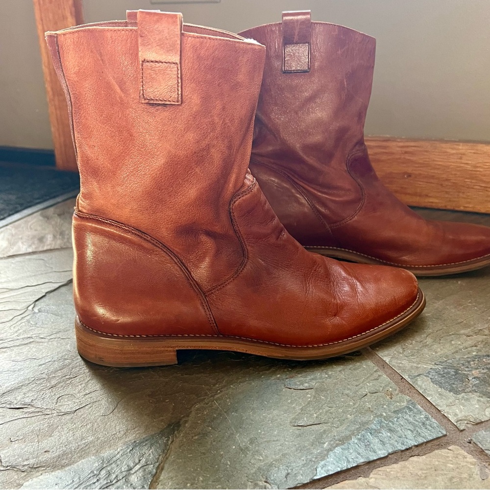 Women's vintage Cole Haan  cognac boots rarely worn great condition.
